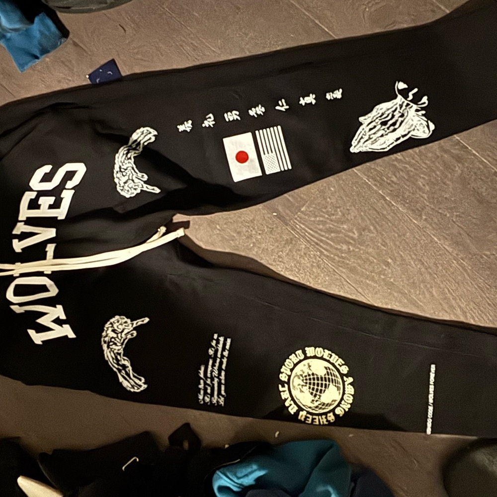 Wolves Black Graphic Sweater - Picture 2 of 3